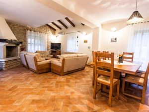 23949632-Ferienhaus-8-Poreč-300x225-2