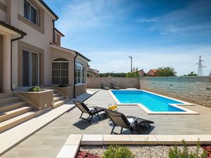 23949704-Ferienhaus-8-Poreč-300x225-2