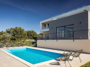 23949845-Ferienhaus-8-Poreč-300x225-1