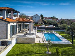 23950089-Ferienhaus-8-Poreč-300x225-5