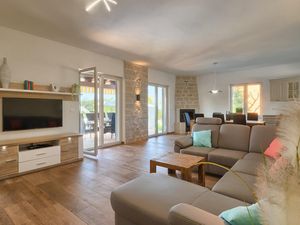 23950398-Ferienhaus-8-Poreč-300x225-1