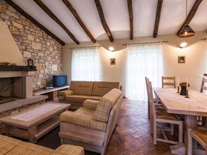 23950632-Ferienhaus-8-Poreč-300x225-2