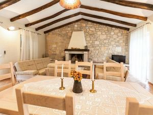 23950632-Ferienhaus-8-Poreč-300x225-4