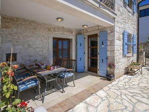 23951048-Ferienhaus-4-Poreč-300x225-4