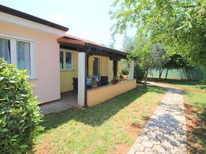 23675500-Ferienhaus-4-Poreč-300x225-1