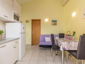 688577-Ferienhaus-4-Poreč-300x225-5