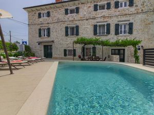 23146531-Ferienhaus-8-Poreč-300x225-5