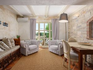 23721477-Ferienhaus-8-Poreč-300x225-4