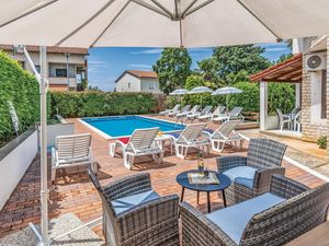 23726230-Ferienhaus-5-Poreč-300x225-1