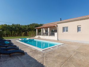 23950388-Ferienhaus-8-Poreč-300x225-4