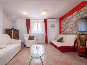 24047975-Ferienhaus-6-Poreč-300x225-3