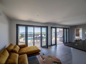 23392130-Ferienhaus-8-Porto Vecchio-300x225-3