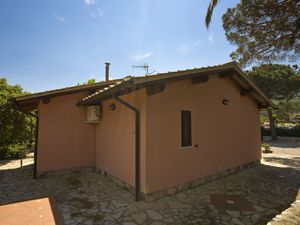 23072505-Ferienhaus-4-Portoferraio-300x225-3