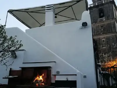 Grill und Panoramaterrasse oben auf der Treppe am Ende des Tages
