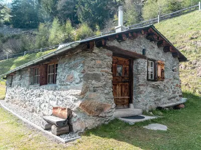 Steinhaus mit Küche, Badzimmer und Abstellraum