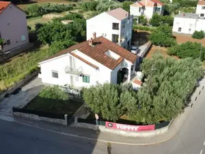 Ferienhaus für 8 Personen in Posedarje