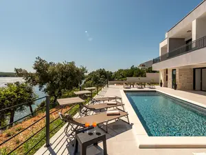 Ferienhaus für 8 Personen (250 m²) in Posedarje