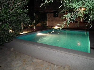 Pool bei Nacht