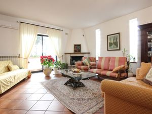 24024611-Ferienhaus-6-Pozzuoli-300x225-2