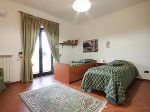 24024611-Ferienhaus-6-Pozzuoli-300x225-4