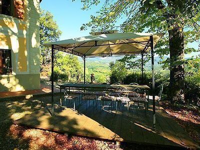 Essbereich. Terrasse mit Pavillon