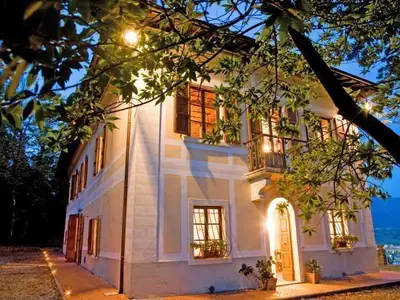 Außenansicht des Gebäudes. VILLA