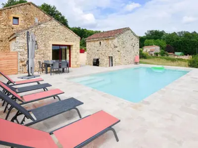 Außenseite Ferienhaus [Sommer]