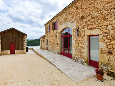 Außenseite Ferienhaus [Sommer]