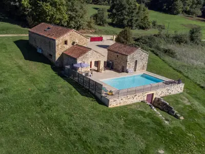 Außenseite Ferienhaus [Sommer]