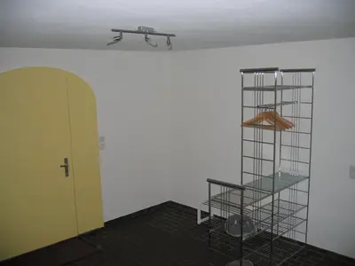 Entreé im Untergeschoss mit Garderobe