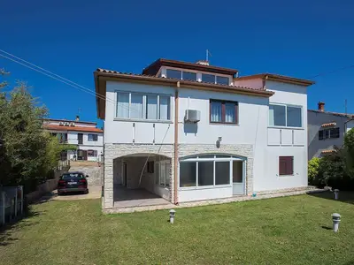 Ferienhaus für 10 Personen (280 m²) in Premantura 3/10