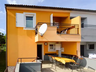 Ferienhaus für 6 Personen (110 m²) in Premantura 1/10