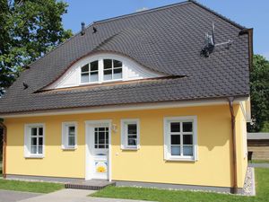 23882093-Ferienhaus-6-Prerow-300x225-1