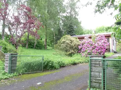 geräumige Auffahrt zum Haus und zur