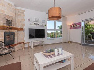 23765635-Ferienhaus-8-Primošten-300x225-3