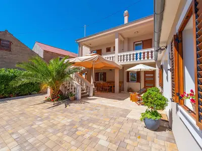 Ferienhaus für 7 Personen (98 m²) in Privlaka 3/10