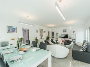 22807627-Ferienhaus-8-Privlaka-300x225-4