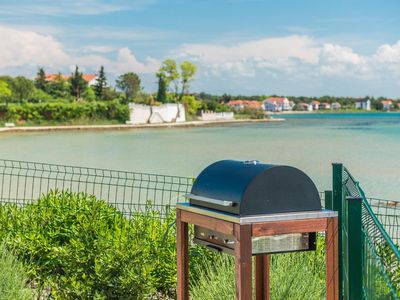 Terrasse. herrlicher Blick von der Terrasse aufs Meer, ein Grill ist auch vorhanden