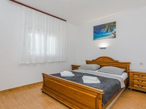 23730214-Ferienhaus-10-Privlaka-300x225-4