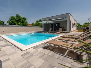 23765517-Ferienhaus-4-Privlaka-300x225-0