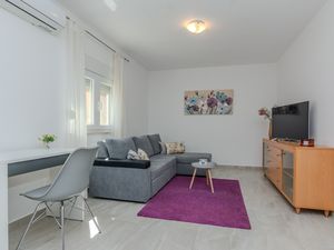 24052918-Ferienhaus-6-Privlaka-300x225-1