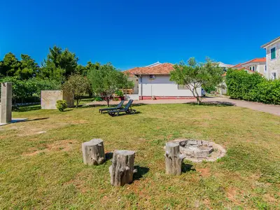 Ferienhaus für 8 Personen (120 m²) in Privlaka 3/10