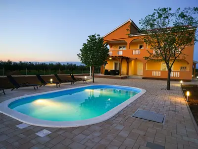 PoolOfHouse