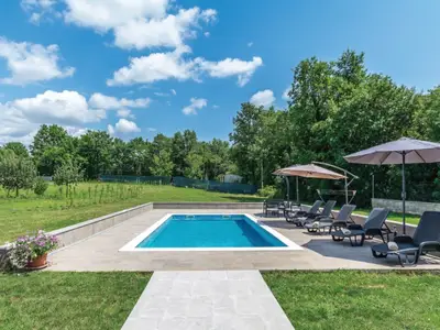 PoolOfHouse