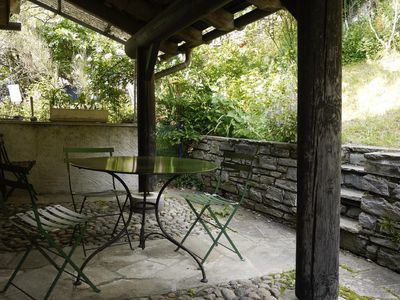 Terrasse hinter dem Haus