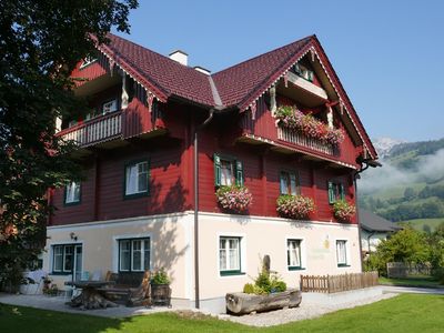 Außenansicht des Gebäudes. Liebevoll renoviertes Chalet