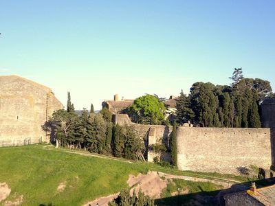 Vue des remparts du Château et de l'église