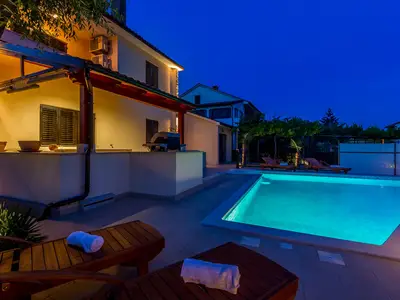 PoolOfHouse