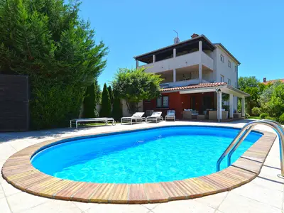 Ferienhaus für 8 Personen (135 m²) in Pula (Istarska) 1/10