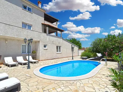 Ferienhaus für 8 Personen (180 m²) in Pula (Istarska) 1/10